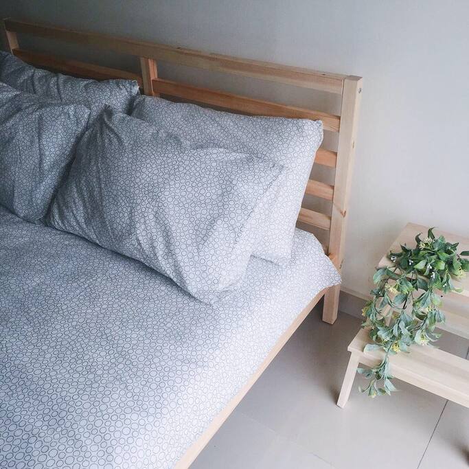 Comfortable bed with comfortable duvet. Uhm yes please?