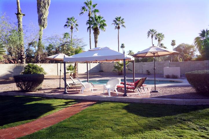 Scottsdale King Size Bed with Private Bathroom