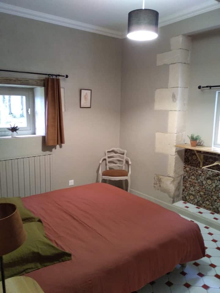 Kati përdhes "Chambre Rouge"
