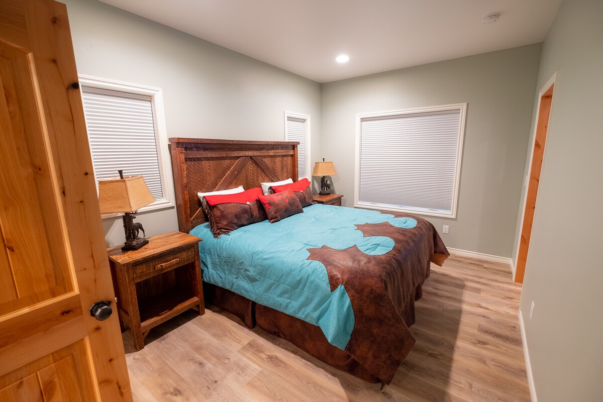 საძინებელი 193 × 203 სმ ზომის საწოლით