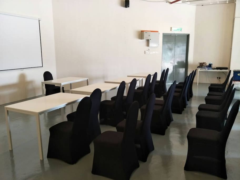 A place where you can hold a meeting, training or talk.