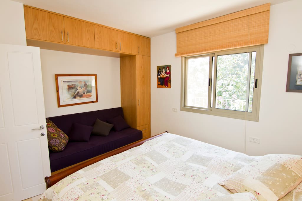 An additional single bed allows an additional person in this room