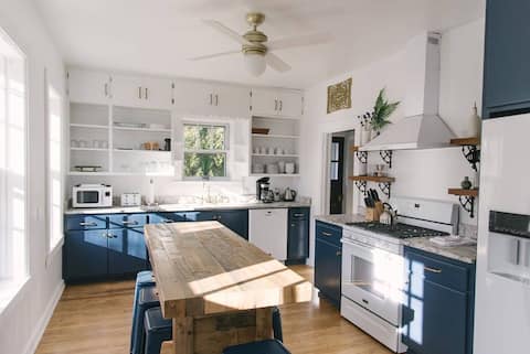 Lakeview Cottage in Downtown Baileys Harbor