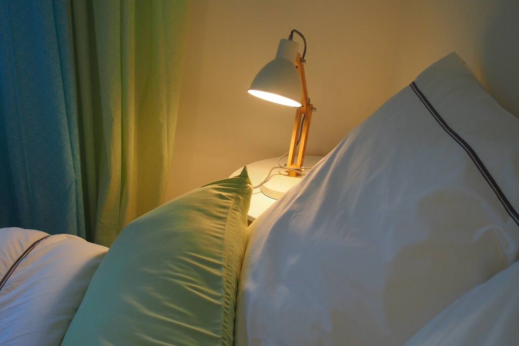 Enjoy your book in Bed