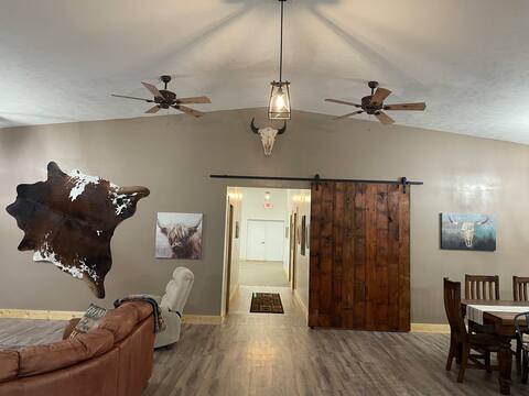 Spacious 5 Bedroom 4,000 sq ft Lodge!