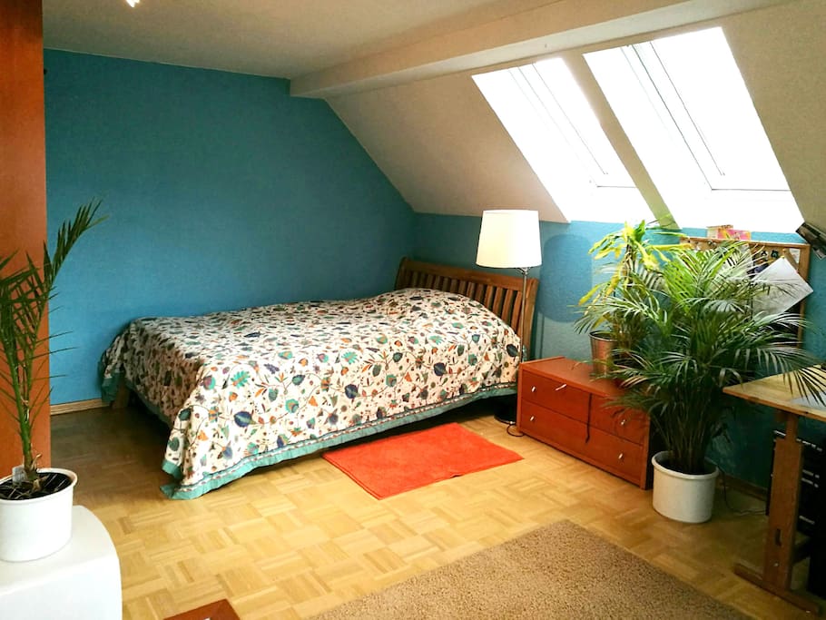 Cosy bed, wooden floor (oak)(140x200m)