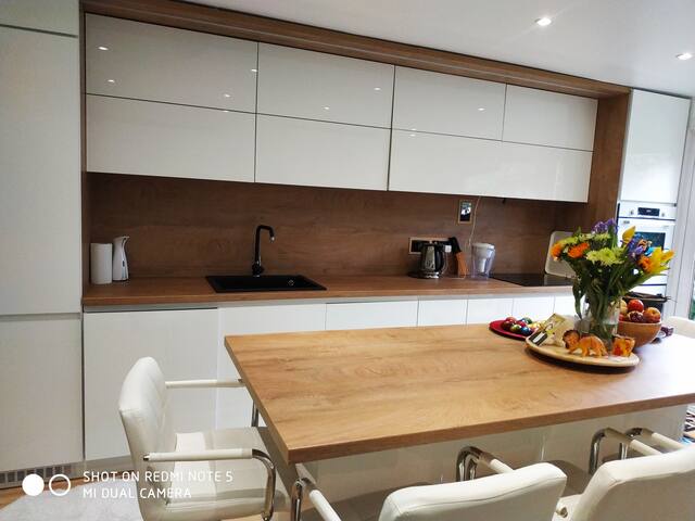 Welcome to our lovely house next to Victoria Park gallery image 3