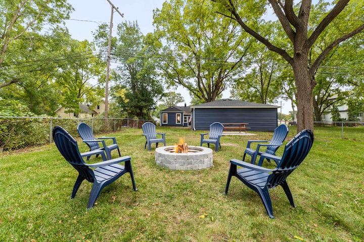 Modern Meets Elegance | 3BR Stay| Detroit & DTW