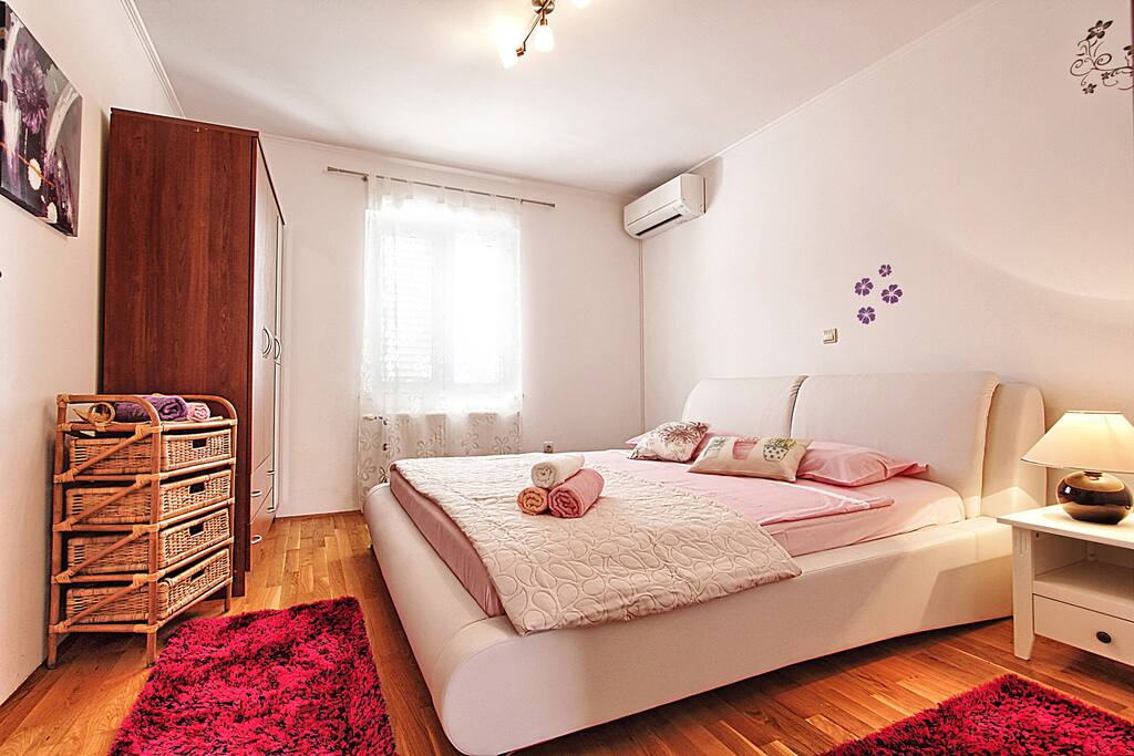 Bedroom (double bed)