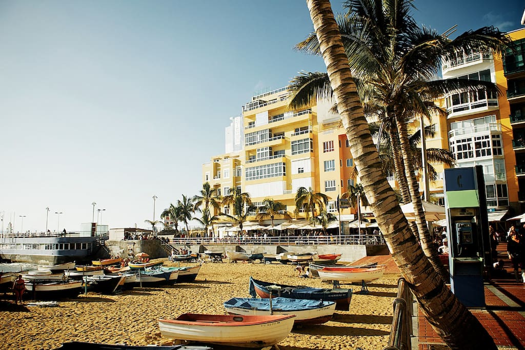 Perched in a sun drenched location - Ubicado en una zona bañada por el sol