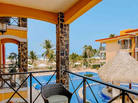 Condo Yuli, Ideal Oceanfront Spot, Cascading Pools