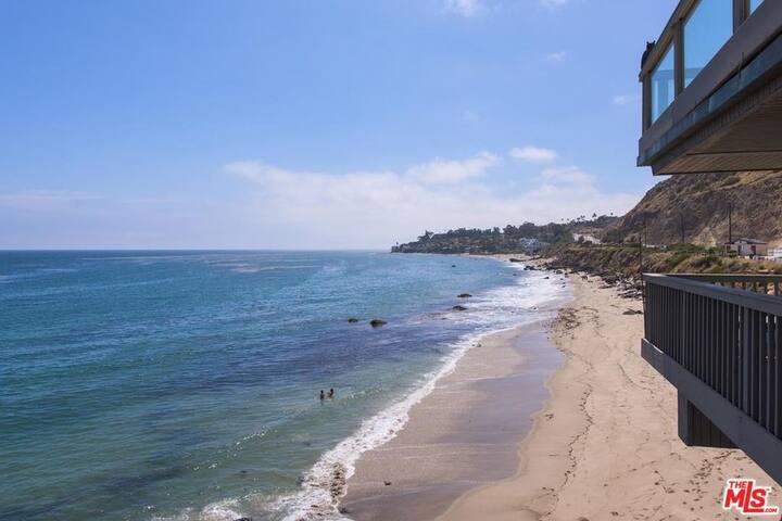 Malibu central Beach Front Condo on the water! gallery image 2