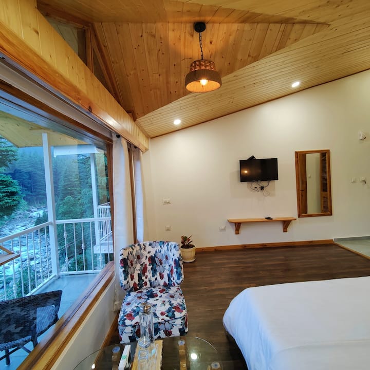 梦幻般的苹果花园+河流+松树林+山脉，顶楼的个人阳台=「斯堪的纳维亚阁楼」 