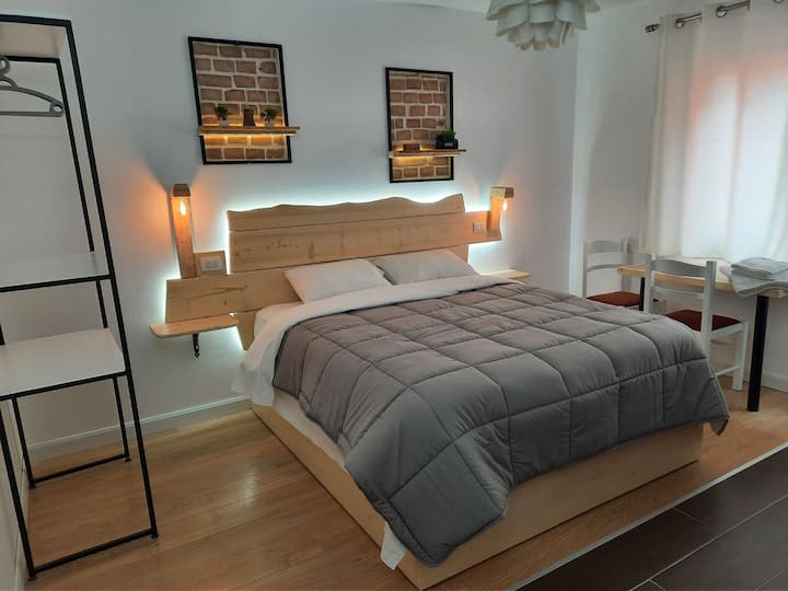 Cozy Modern Studio With Self Check-in 24/7 - ティラーナ