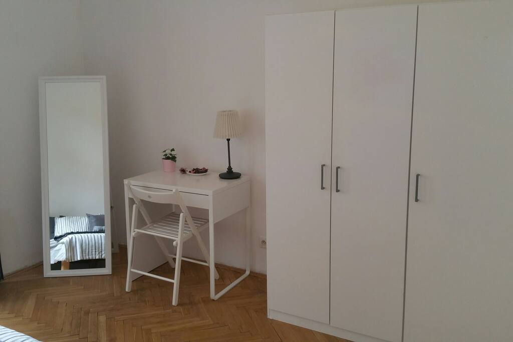 2nd bedroom