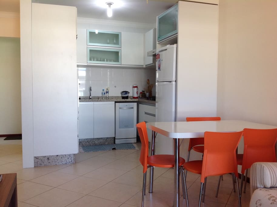 cozinha e sala de jantar