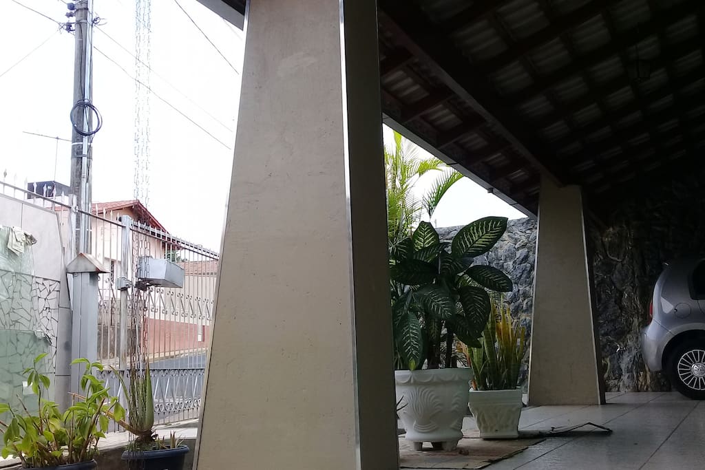 Varanda Frontal e Garagem