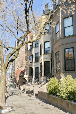 2-bedroom in Upper West Side: Private Entrance