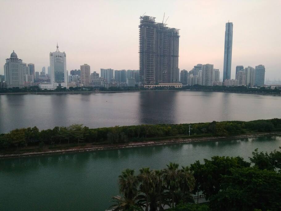 主卧窗外的景色