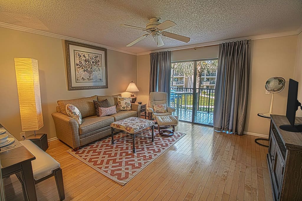 Tastefully decorated living room