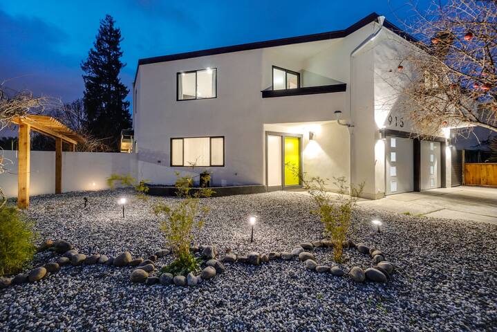 Luxurious 5BR/4.5BA house near Stanford with AC gallery image 2