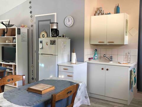 Furnished direct/quick access to the CNPE 3 kms away
Parking spot