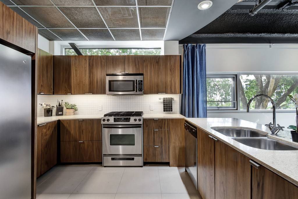 Hip Designer Loft | Walk to 6th Street & Rainey