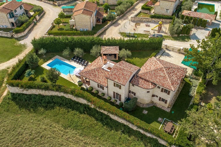 Luxury Unique Stone Villa Rustica In Istria Villen Zur Miete In