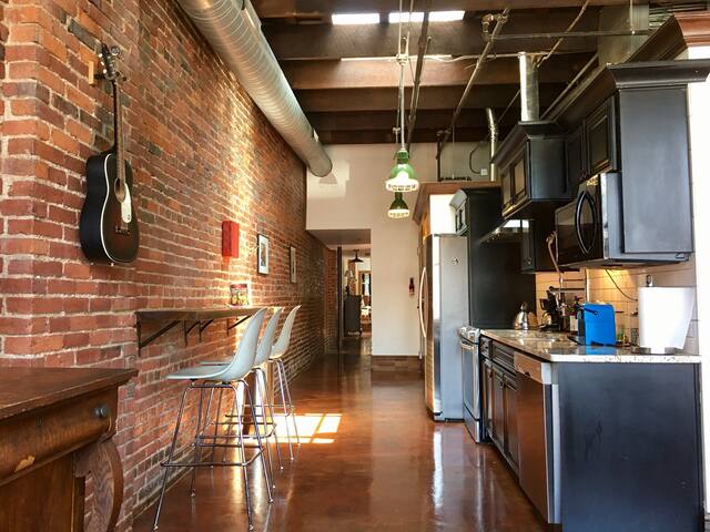 Armstrong Corset Lofts- 303-Downtown Arts District gallery image 4