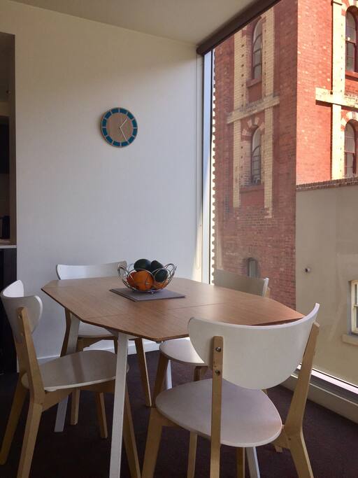 Extendable dining table seats 4 or 6