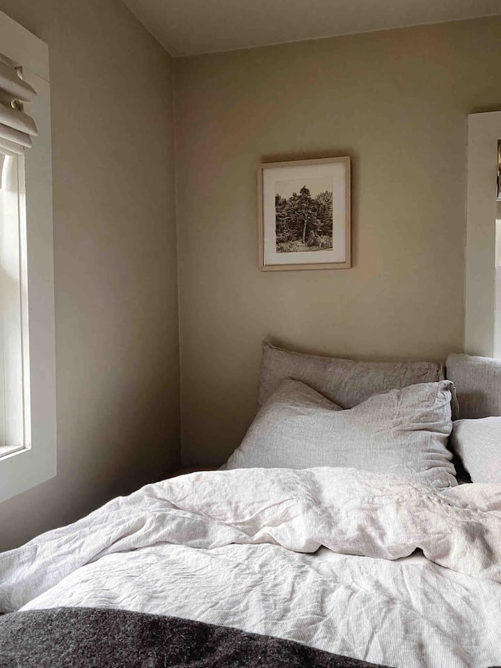 Cozy bedroom with queen bed including linen sheets & duvet cover.