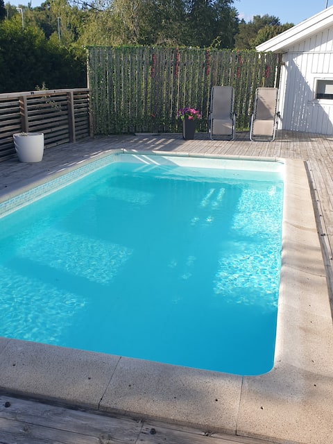 Villa with heated pool and sauna near city