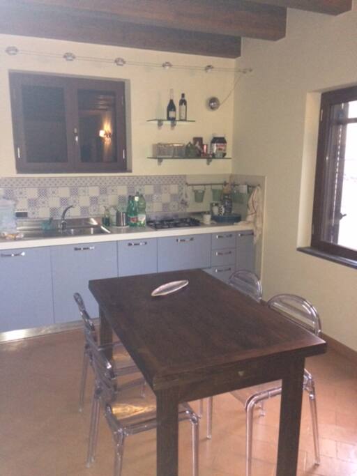 Cucina con lavastoviglie