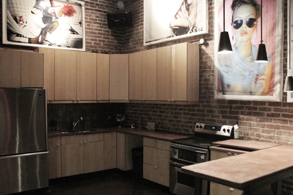 Full kitchen.