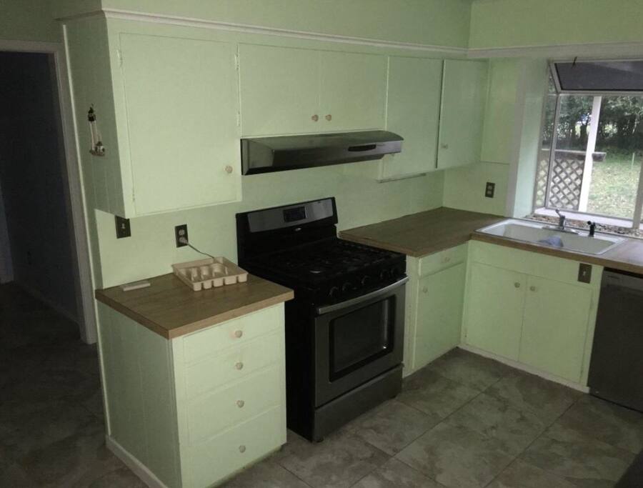 Kitchen. Dishwasher, microwave and use of refrigerator