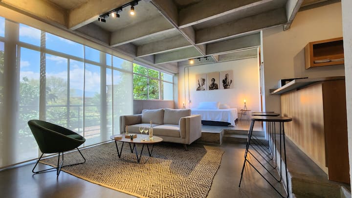Industrial Loft Near Lleras | Residential Area - コロンビー メデジン