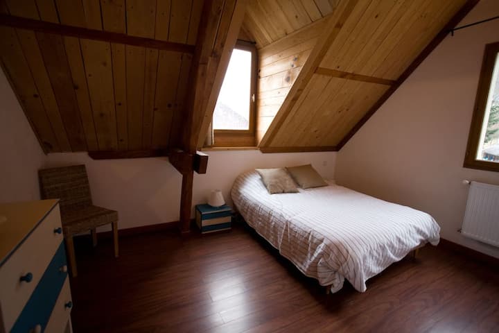 спалня 3 (добавено е едно единично легло)