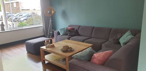 Large family house & garden, quiet, free parking!