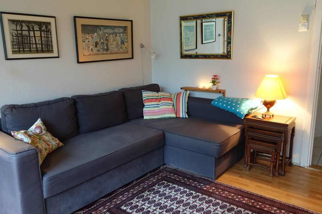Easy pull-out sofa.