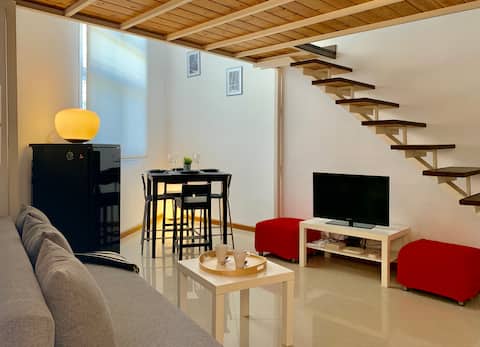Anuncio de Airbnb popular: Studio-Loft a Few Meters from Historic Downtown en Capuchinos
