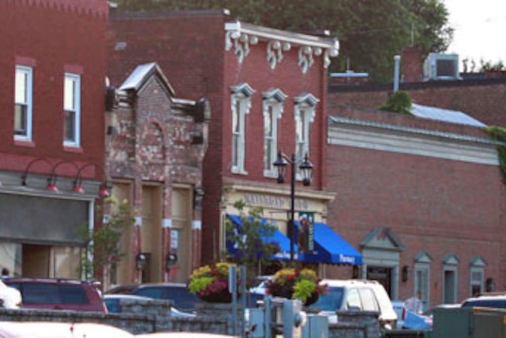 Historic downtown Midway in walking distance