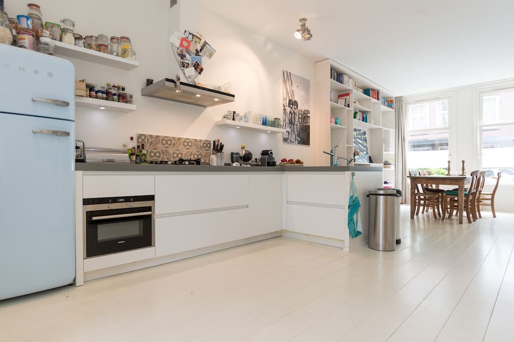 The kitchen with oven/microwave, Quooker, Nespresso coffee machine and dishwasher