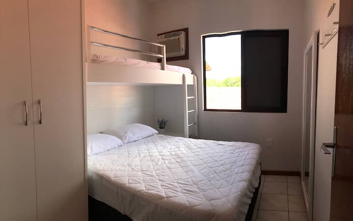 Chambre 3 - ferme et lit beliche. Conditionnement possible et ventilateur Teto