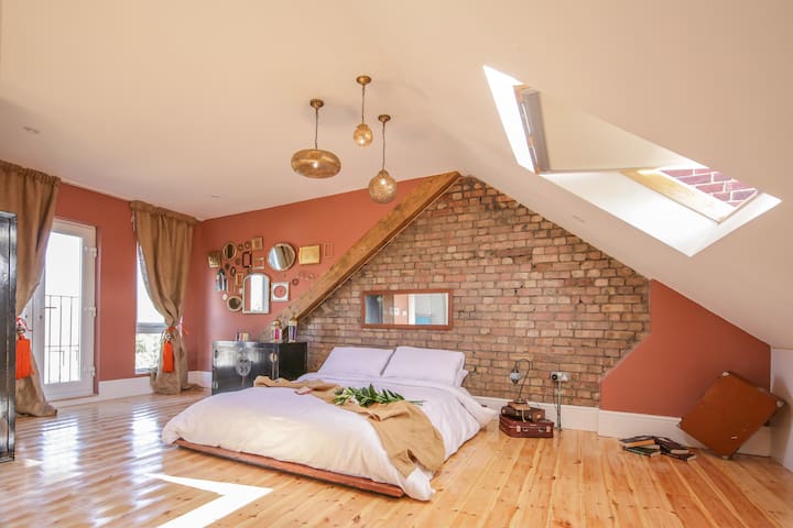 Stunning 4 bed townhouse – fab garden | N17