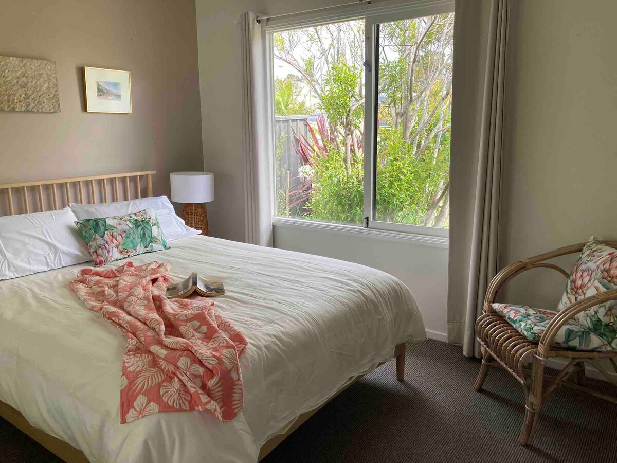 标准双人床卧室