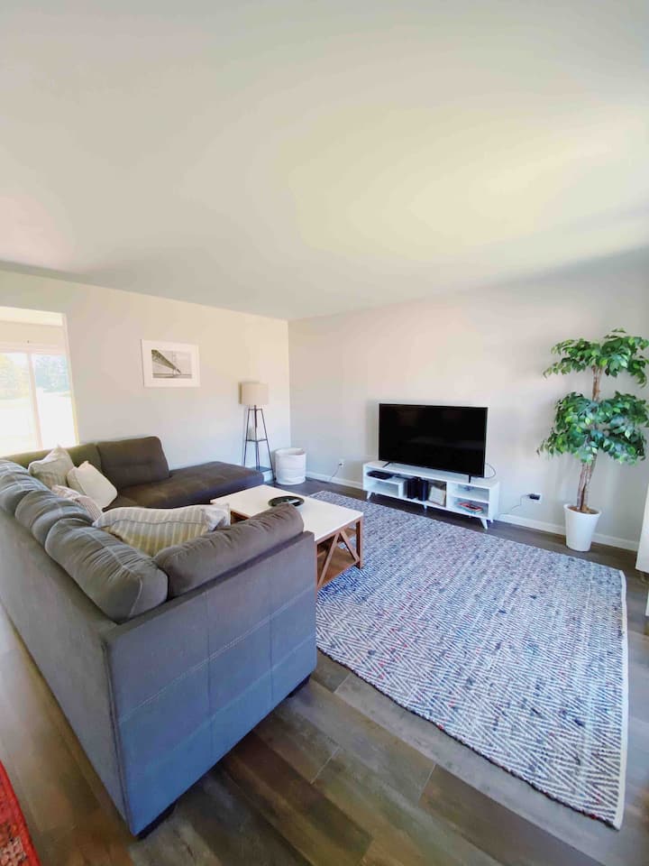 Modern 3 Bedroom Home Overlooking Golf Course - Sault Ste. Marie, MI