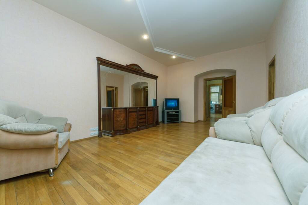 Livingroom With AC and TV and Sofa-bed