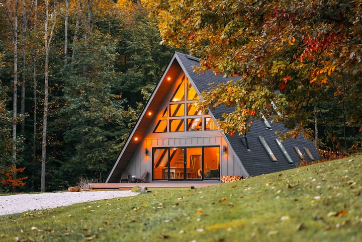 Wildewood A-frame: Hot Tub, Yoga Studio, Fire Pit