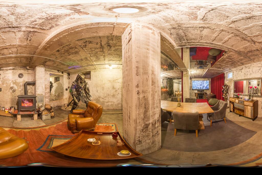 The bunker- chill, media, meeting & party zone all in one !