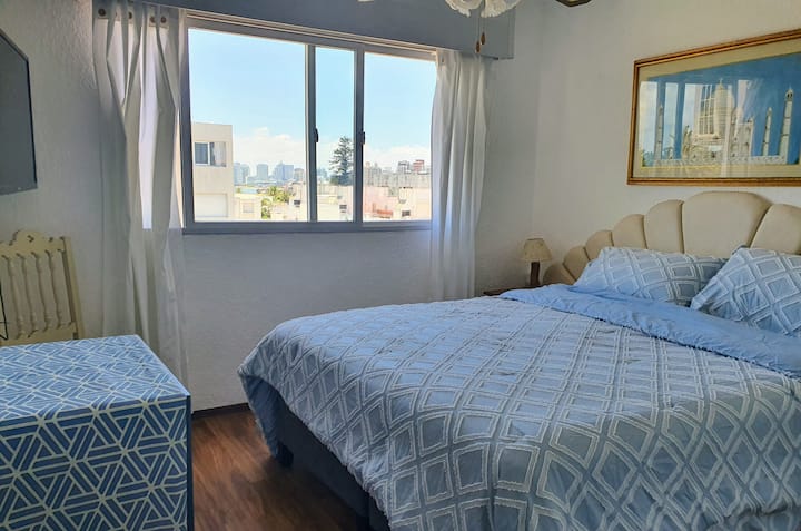 Dvokrevetna soba. Bračni krevet (širine 150-179 cm). Ortopedski madrac.